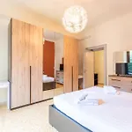 I-host Spacious 2br Near Center 아파트