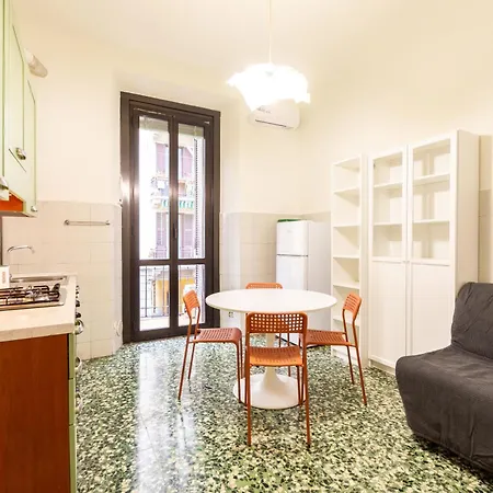I-host Spacious 2br Near Center 아파트