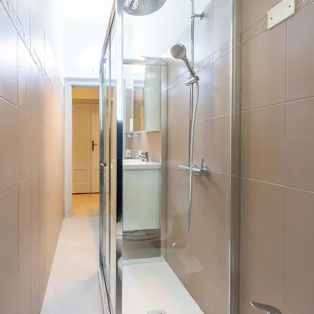 I-host Spacious 2br Near Center * ミラノ