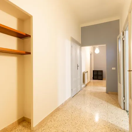 I-host Spacious 2br Near Center 아파트